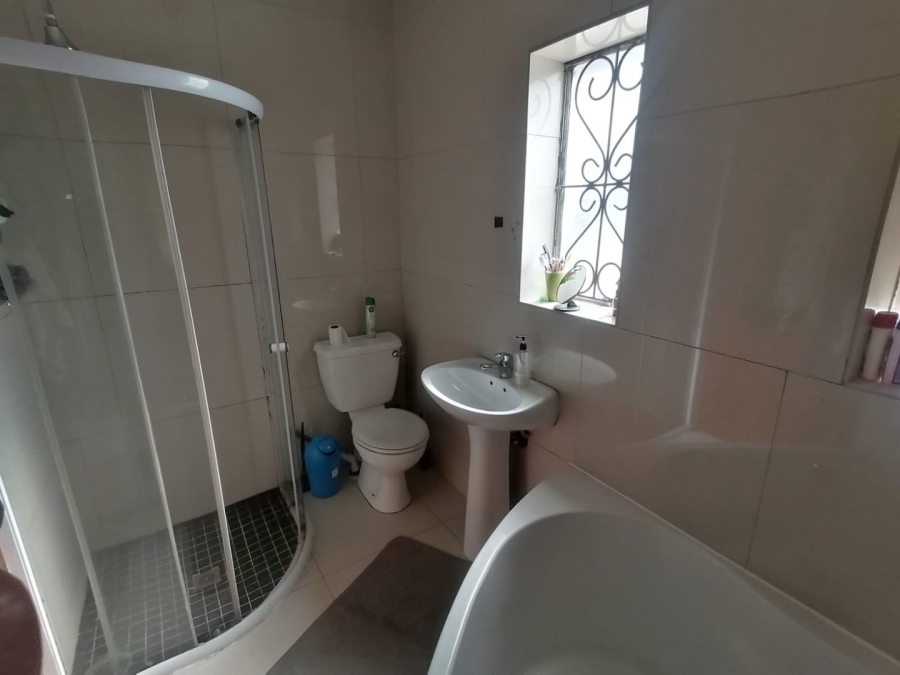 5 Bedroom Property for Sale in Lotus River Western Cape